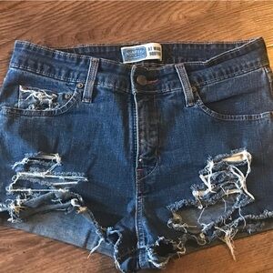 SEXY LEVI’s Shorts size 2 juniors 5 Distressed Dark Blue Denim Shorts nice!